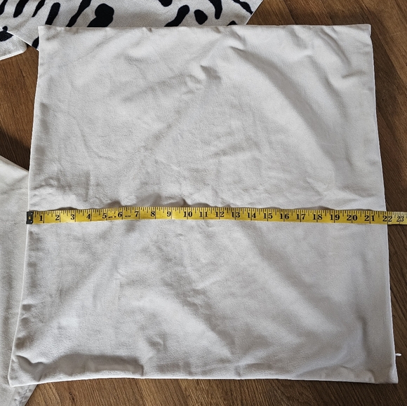 Pack of 4 Decorative Cream Throw Pillow Covers Zippered Closure - Picture 4 of 10